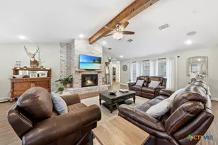 384 Hunters Creek Dr, New Braunfels, TX 78132 - Photo 8