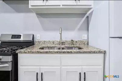 117 S Emma #B, Bartlett, TX 76511 - Photo 6