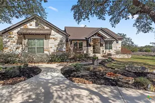 619 Cambridge Dr, New Braunfels, TX 78132 - Photo 2