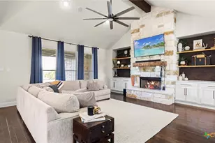 619 Cambridge Dr, New Braunfels, TX 78132 - Photo 4