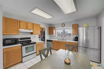 501 Denise Drive, New Braunfels, TX 78130 - Photo 4