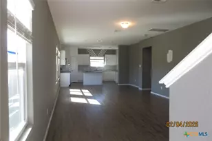 112 Granville Ct, Jarrell, TX 76537 - Photo 4