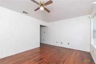 202 E Carpenter Ave, Copperas Cove, TX 76522 - Photo 2