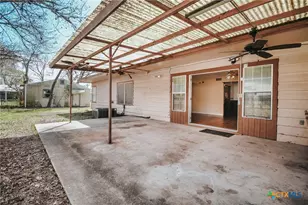 909 Fern Ln, Victoria, TX 77904 - Photo 38
