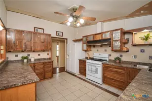 909 Fern Ln, Victoria, TX 77904 - Photo 16