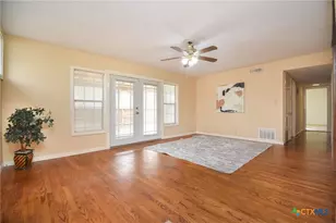 909 Fern Ln, Victoria, TX 77904 - Photo 4