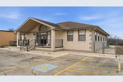 223 Lucinda Drive, New Braunfels, TX 78130 - Photo 2