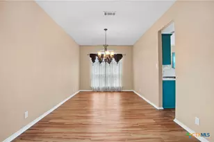 175 Plantation Dr, Seguin, TX 78155 - Photo 8