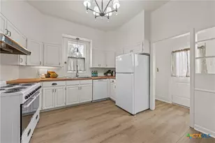 1007 N Jackson Ave, Cameron, TX 76520 - Photo 16