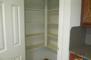 105 Evan Cir, Victoria, TX 77901 - Photo 8