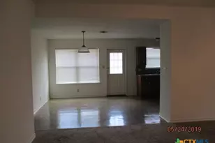 105 Evan Cir, Victoria, TX 77901 - Photo 2