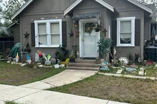 513 N San Marcos St, Seguin, TX 78155 - Photo 1