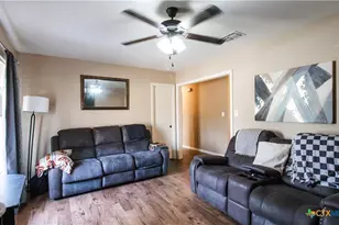 2402 E Walnut Ave, Victoria, TX 77901 - Photo 2