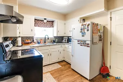 2402 E Walnut Avenue, Victoria, TX 77901 - Photo 4