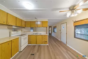 1506 Honeysuckle Ln, New Braunfels, TX 78130 - Photo 14