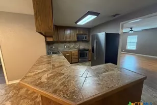 127 Hillcrest Dr, Luling, TX 78648 - Photo 8