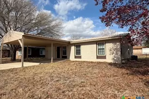 127 Hillcrest Dr, Luling, TX 78648 - Photo 1