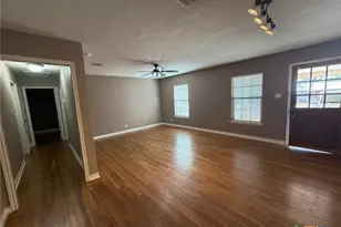 127 Hillcrest Dr, Luling, TX 78648 - Photo 2