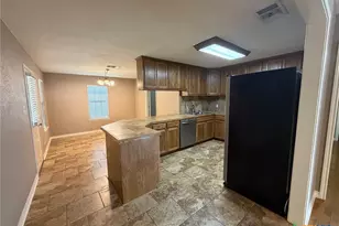 127 Hillcrest Dr, Luling, TX 78648 - Photo 6
