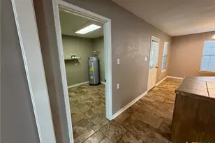 127 Hillcrest Dr, Luling, TX 78648 - Photo 4