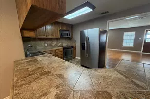 127 Hillcrest Dr, Luling, TX 78648 - Photo 12