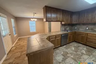 127 Hillcrest Dr, Luling, TX 78648 - Photo 6