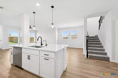 129 Radnor Road, New Braunfels, TX 78130 - Photo 6