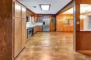 711 Northgate Rd, Victoria, TX 77904 - Photo 10