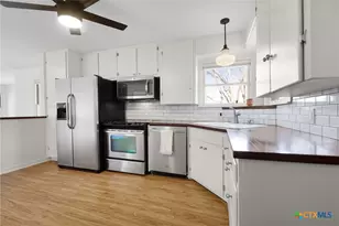 1345 Lee St, New Braunfels, TX 78130 - Photo 12