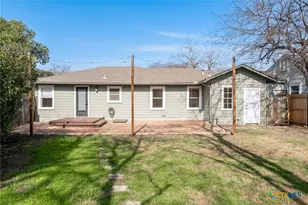 1345 Lee St, New Braunfels, TX 78130 - Photo 2