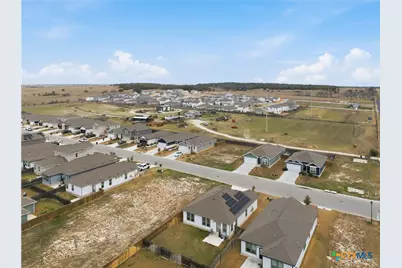 105 Kellys Heroes Way, Jarrell, TX 76537 - Photo 38