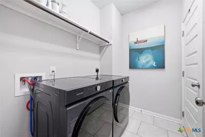 105 Kellys Heroes Way, Jarrell, TX 76537 - Photo 26