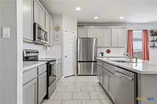 105 Kellys Heroes Wy, Jarrell, TX 76537 - Photo 14