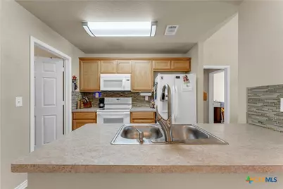 1209 E Avenue F, Lampasas, TX 76550 - Photo 10