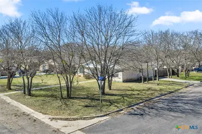 1209 E Avenue F, Lampasas, TX 76550 - Photo 6