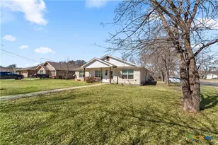 1209 E Ave F, Lampasas, TX 76550 - Photo 4