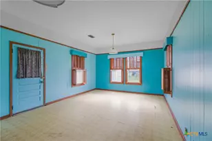 902 Hopkins St, Yoakum, TX 77995 - Photo 10