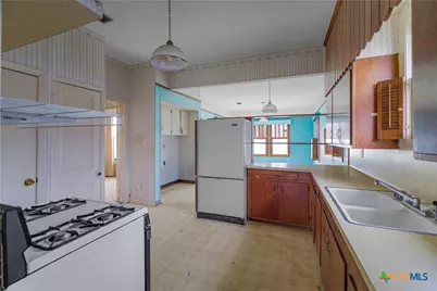 902 Hopkins Street, Yoakum, TX 77995 - Photo 8