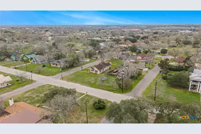 902 Hopkins Street, Yoakum, TX 77995 - Photo 22