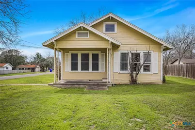 902 Hopkins Street, Yoakum, TX 77995 - Photo 2