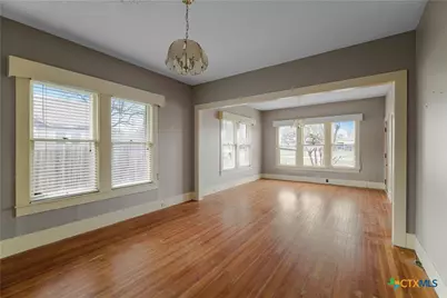 902 Hopkins Street, Yoakum, TX 77995 - Photo 6