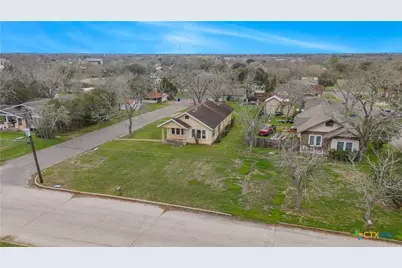 902 Hopkins Street, Yoakum, TX 77995 - Photo 24