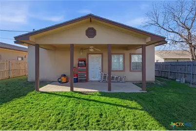 1058 E Weinert Street, Seguin, TX 78155 - Photo 8