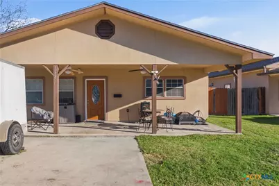 1058 E Weinert Street, Seguin, TX 78155 - Photo 1