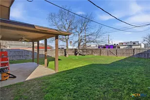 1058 E Weinert St, Seguin, TX 78155 - Photo 4