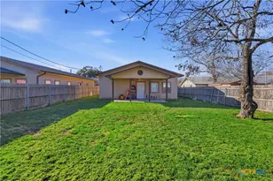 1058 E Weinert St, Seguin, TX 78155 - Photo 6