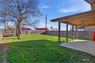 1058 E Weinert St, Seguin, TX 78155 - Photo 2