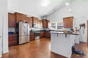 1058 E Weinert St, Seguin, TX 78155 - Photo 14