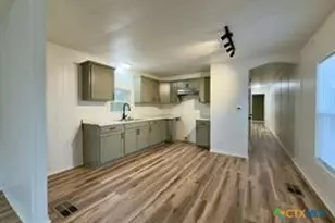 305 W Bryant St, Elm Mott, TX 76640 - Photo 4