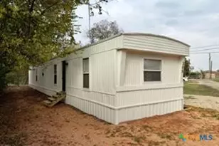 305 W Bryant St, Elm Mott, TX 76640 - Photo 18